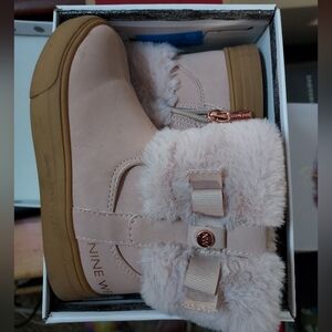 Like new! Girls nine west furry suede boots size 10